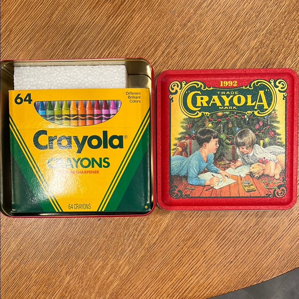 Crayola 1992 Tin with Crayons